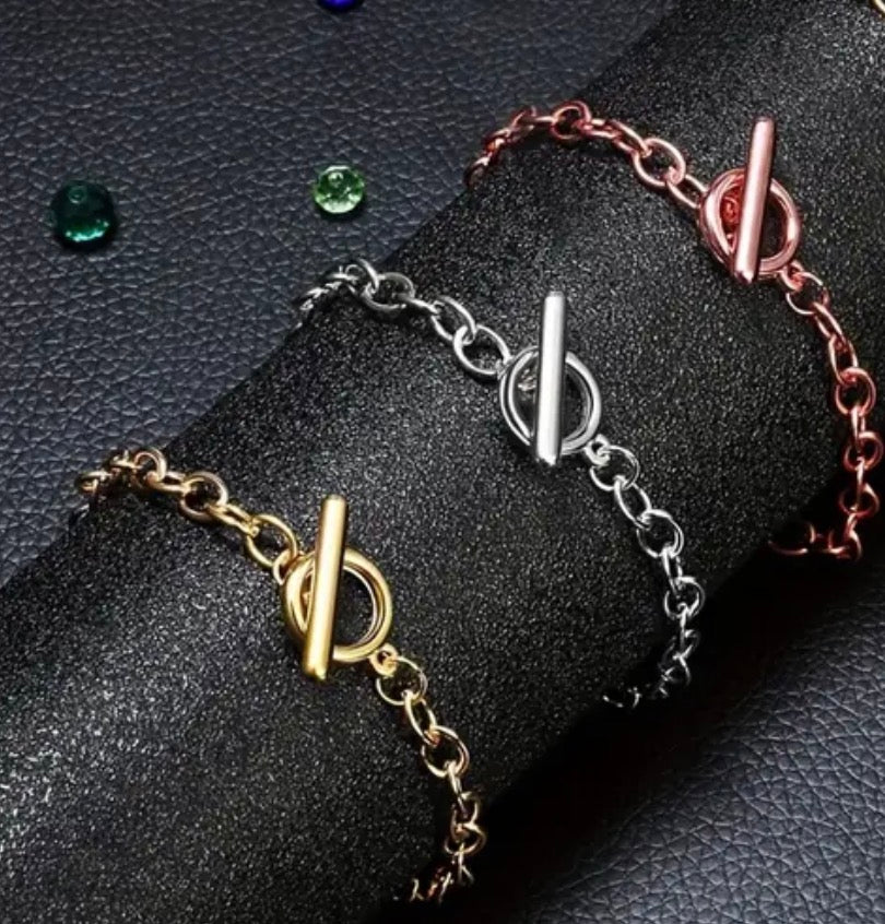 Toggle Bracelet w/3 Charms- Metal